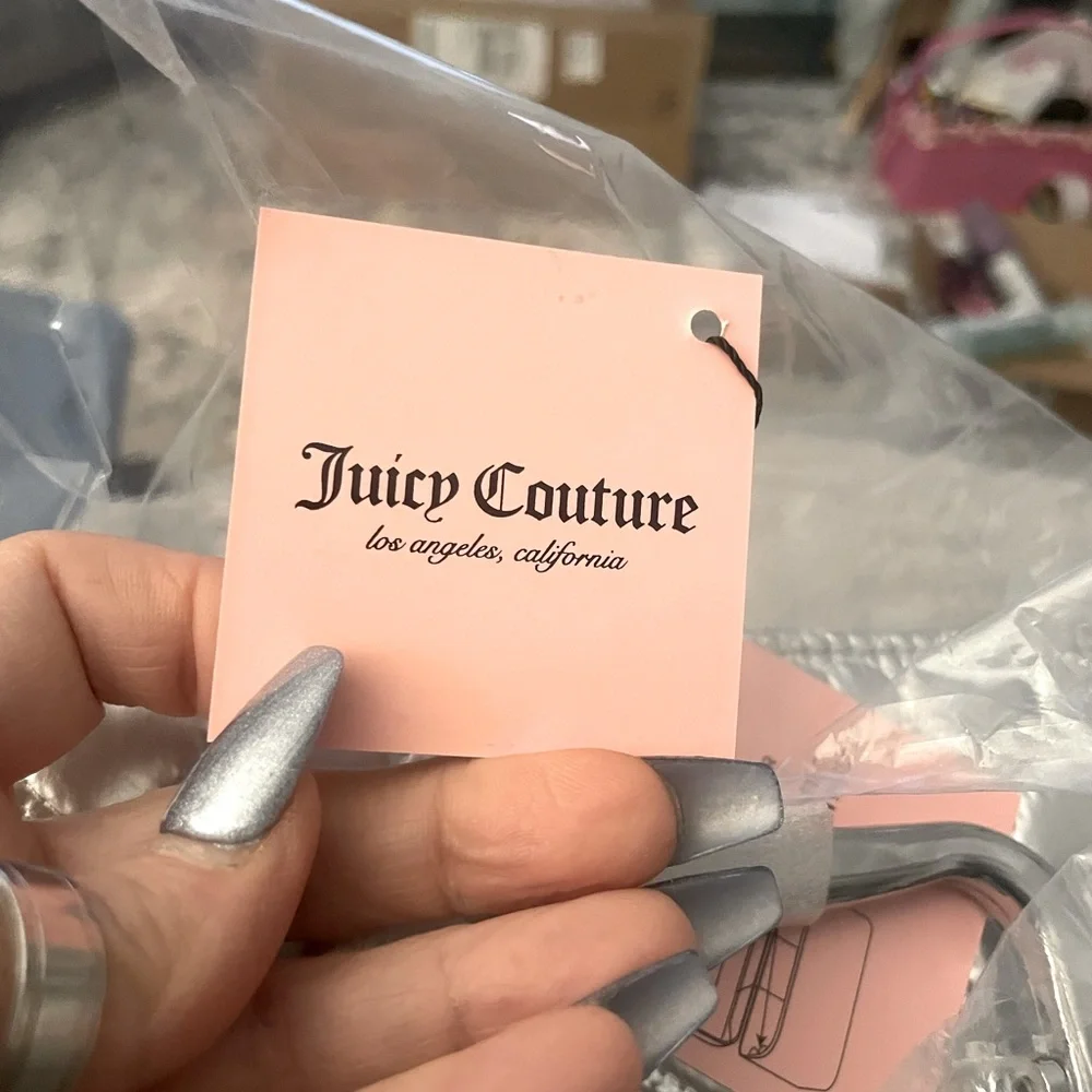 JUICY COUTURE SILVER METALLIC PUFFER MAKEUP TRAIN CASE